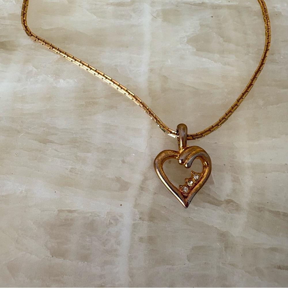 Vintage gold tone heart pendant rhinestone necklace minimalist delicate